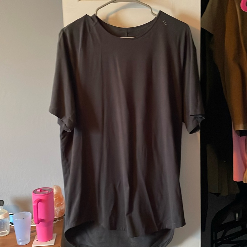 lululemon men’s tee